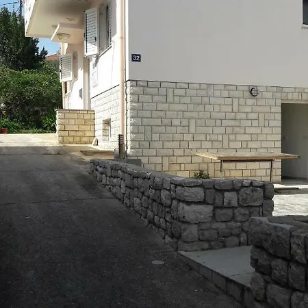 Bacvar 32 *
